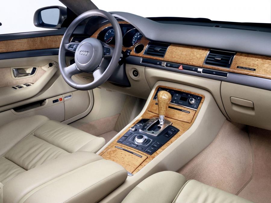 Торпедо Audi A8 4.2 Quattro (D3) 2003 года  (фото 28 из 30)
